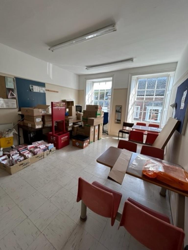 Lot: 35 - FREEHOLD COMMERCIAL INVESTMENT IN TOWN CENTRE - First floor store room